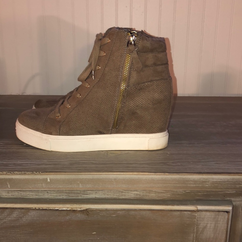 Wedge sneakers